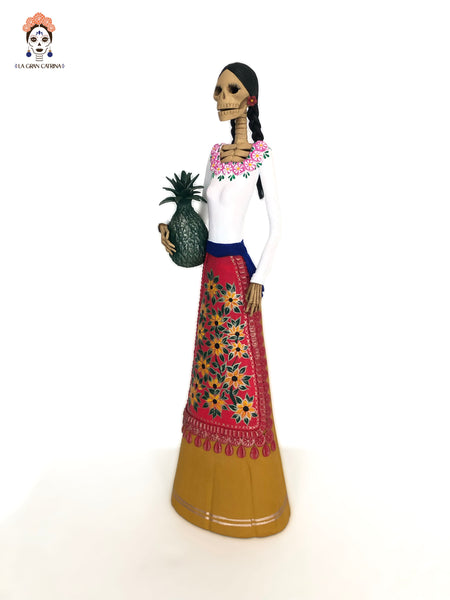 Catrina con Piña michoacana - 50 cm. 20 in.