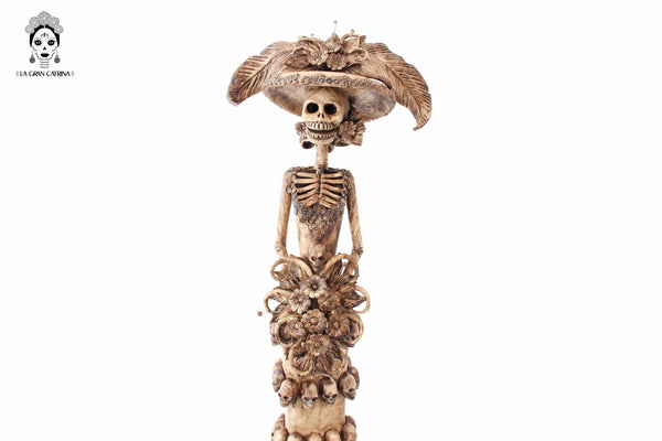 Catrina con calaveritas beige - 65 cm. 26 in.