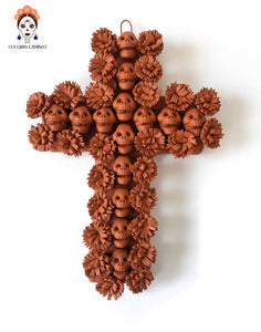 Cruz de Día de Muertos calaveras y cempasuchil 24 cm. 10 in.